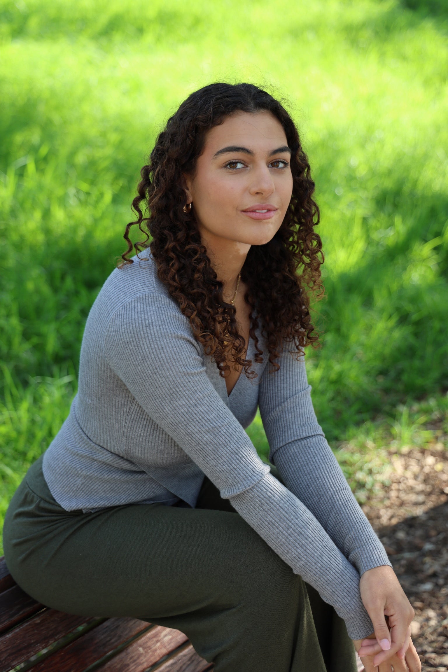 Camisola cruzada cinzenta