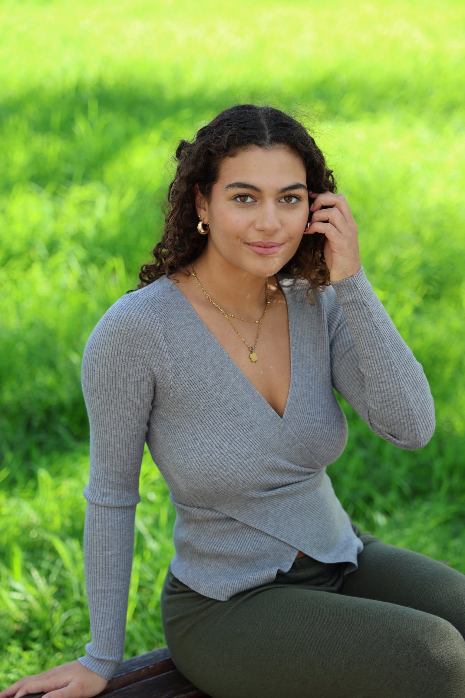 Camisola cruzada cinzenta