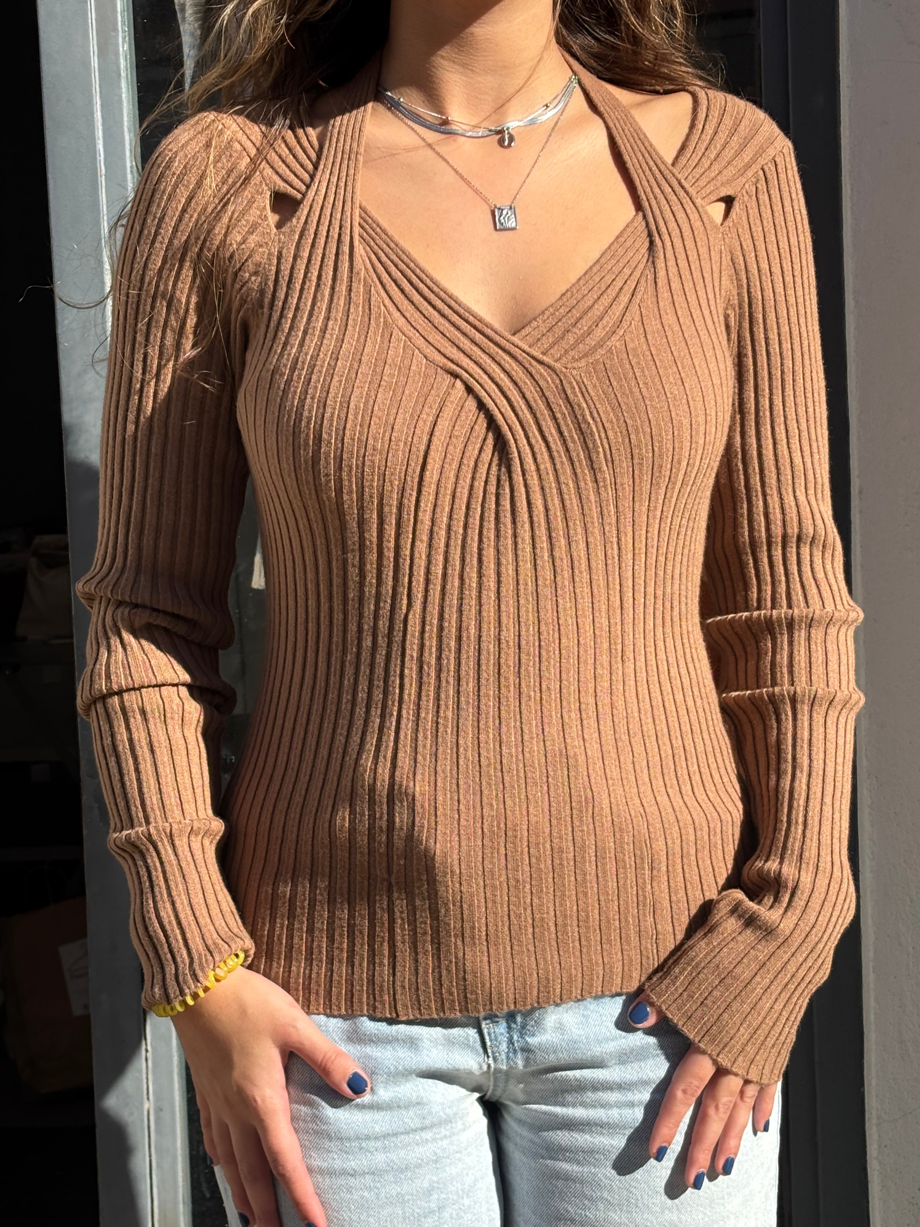 Camisola castanha cruzada