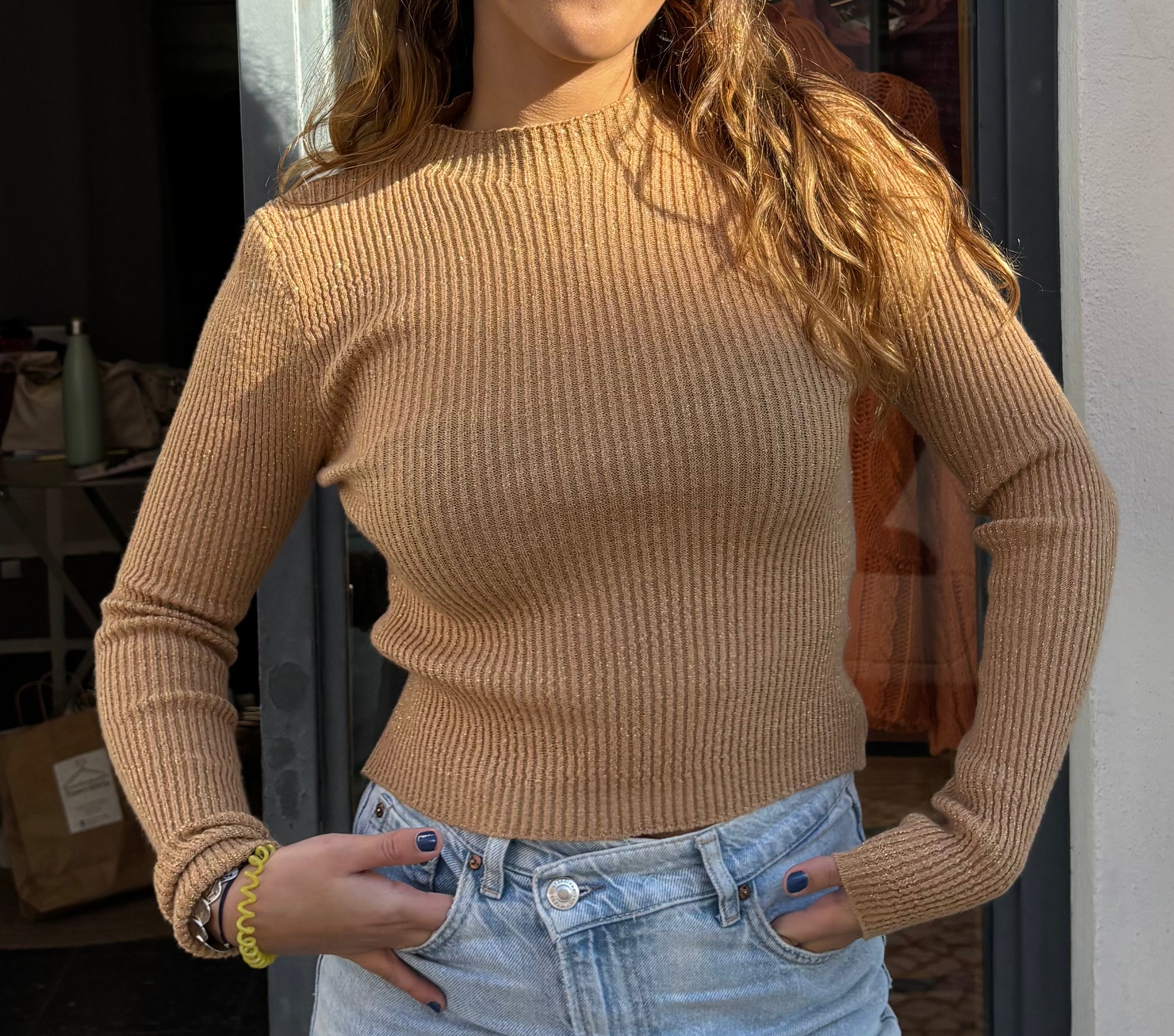 camisola dourada brilhos