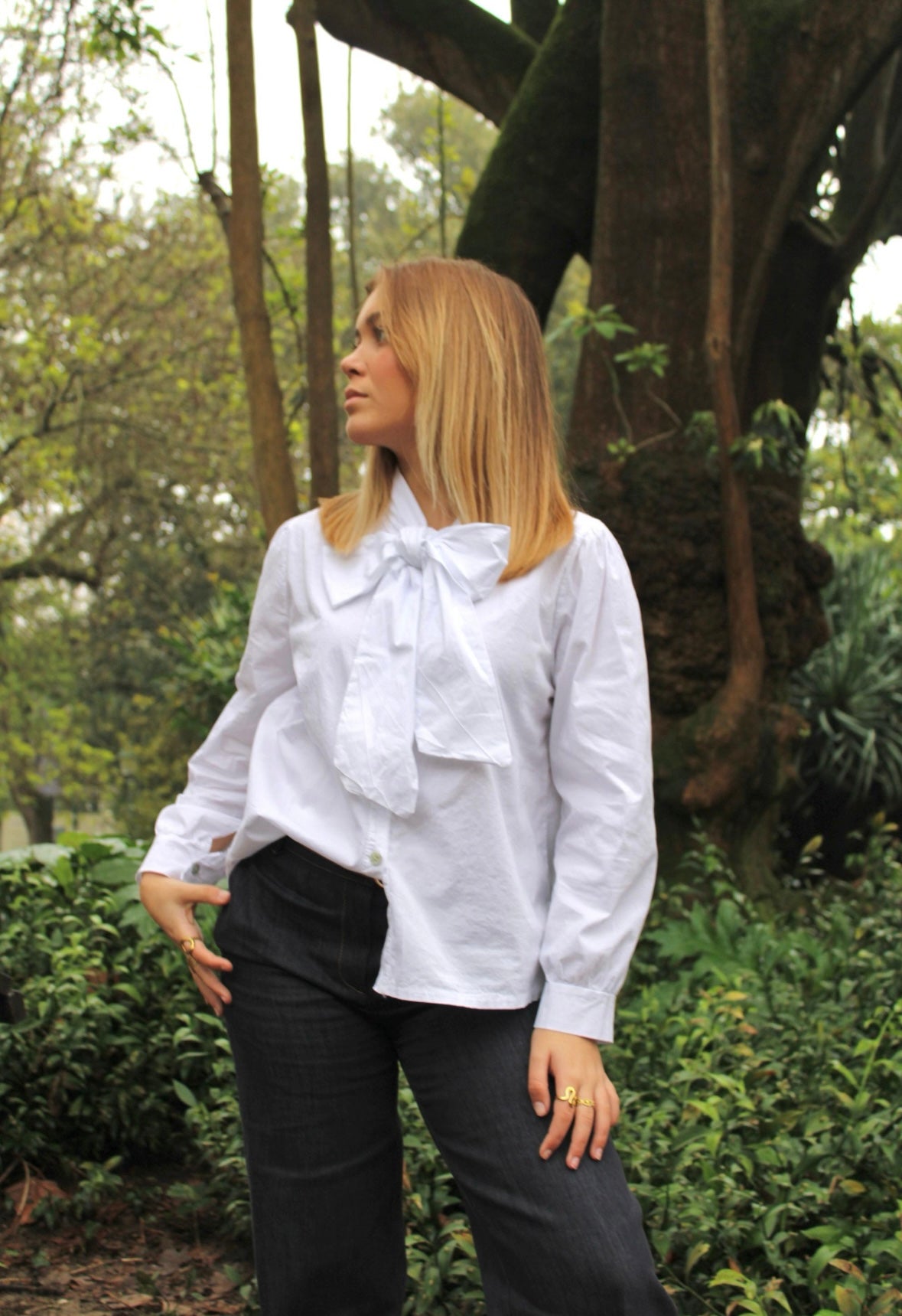 Camisa branca com laço