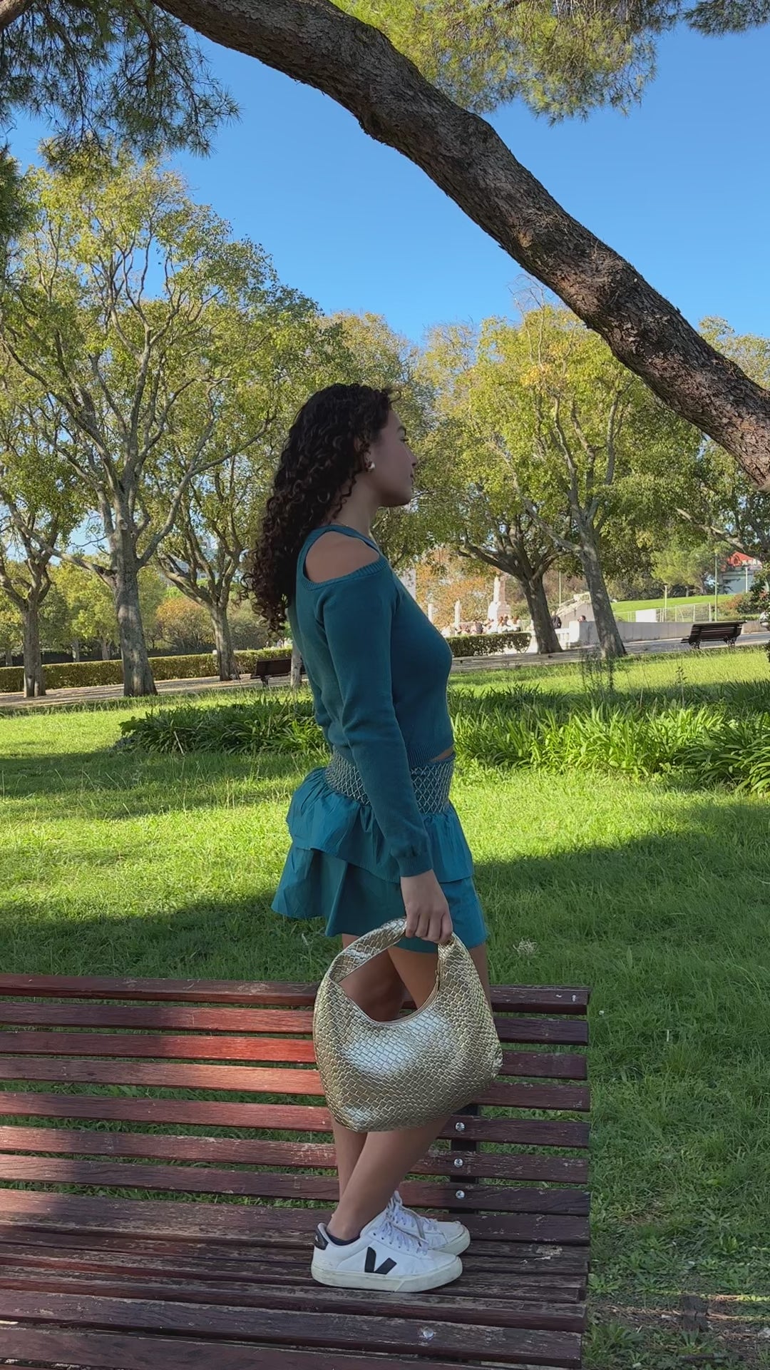 Camisola Azul buracos nos ombros